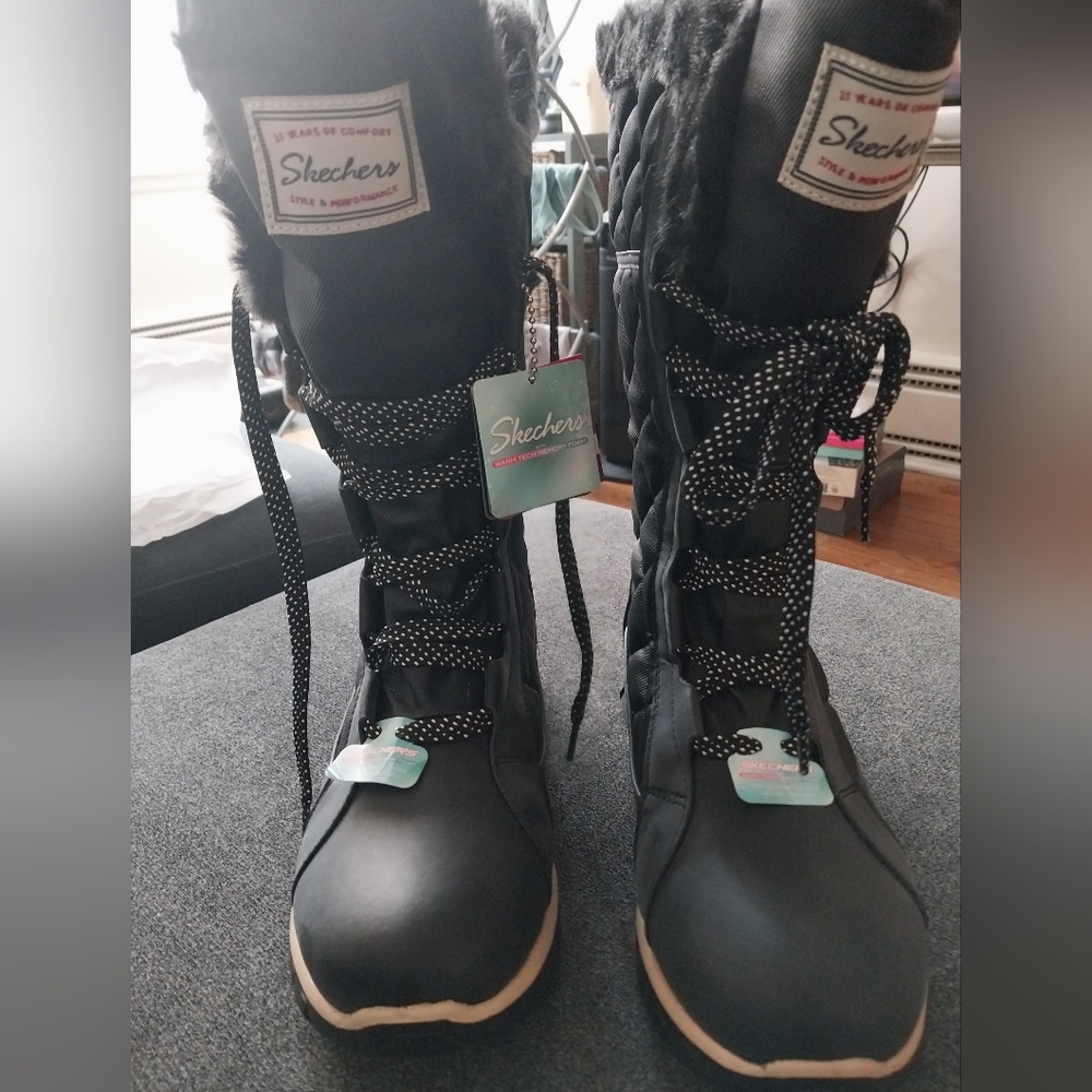 Skechers Synergy Real Estate Snow Boot NWT In The Box Size 8M